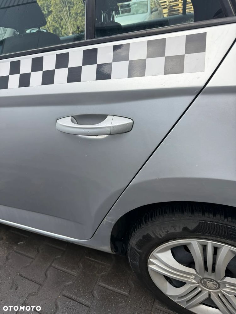 SKODA FABIA III KOMBI LA7W DRZWI LEWE TYŁ TYLNE KOMPLETNE W KOLOR - 2
