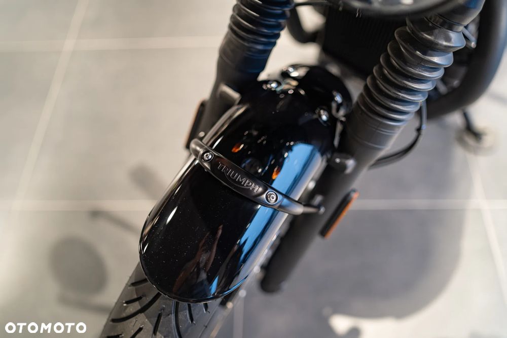 Triumph Bonneville - 16