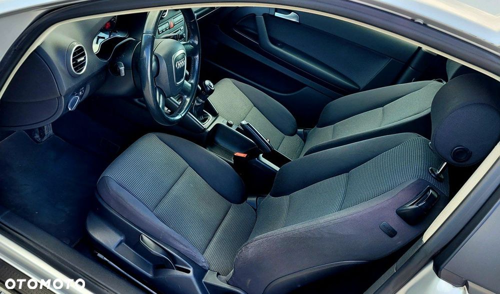 Audi A3 3-drzwiowe 1.6 FSI Attraction - 7