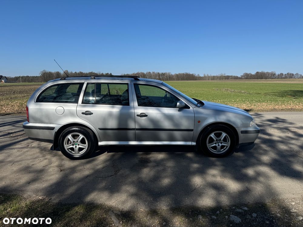 Skoda Octavia 1.8T Elegance - 4