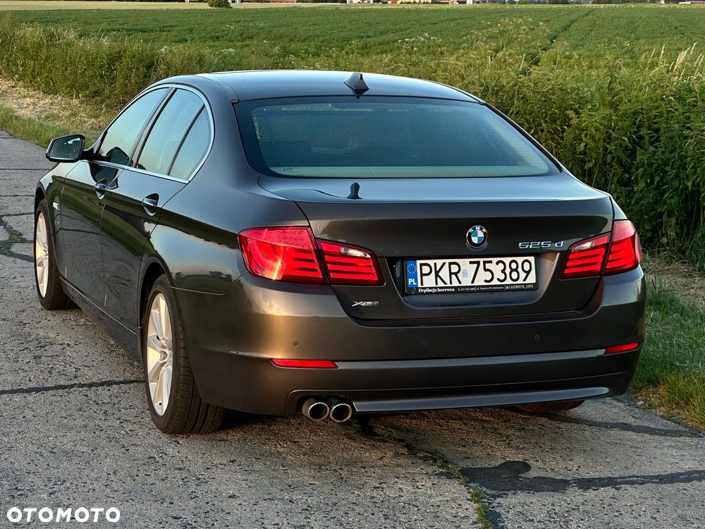BMW Seria 5 525d xDrive - 13