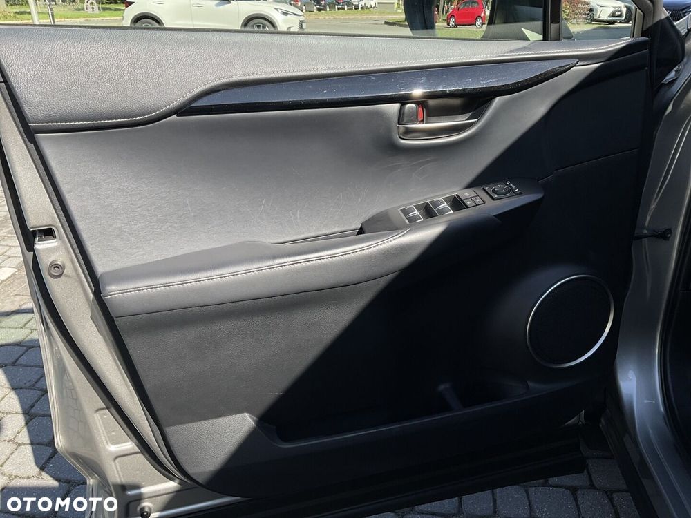 Lexus NX 300h Business Edition AWD - 16