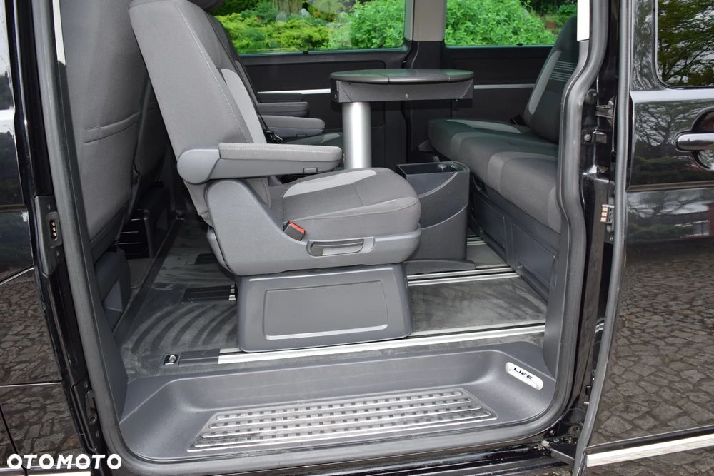 Volkswagen Multivan - 21