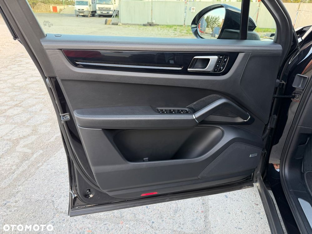 Porsche Cayenne E-Hybrid Tiptronic S Platinum Edition - 16
