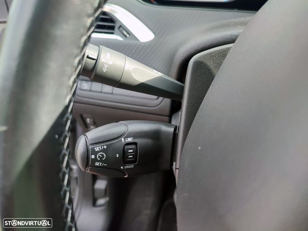 Peugeot 2008 1.2 PureTech Style - 31