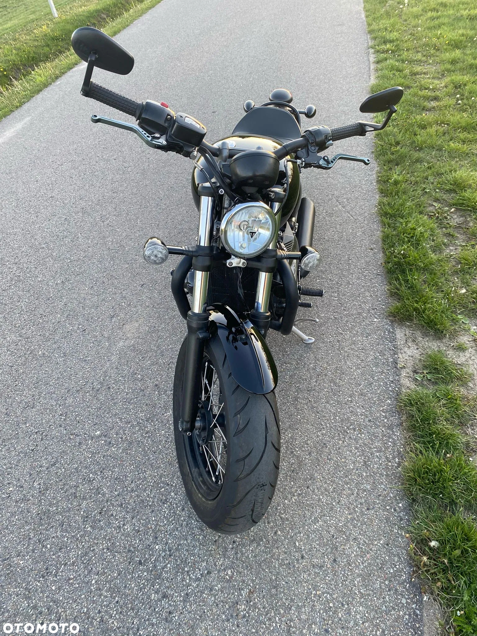 Triumph Bonneville Bobber - 15