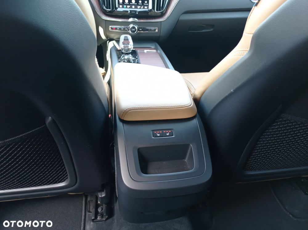 Volvo XC 60 B5 B AWD Plus Bright - 21