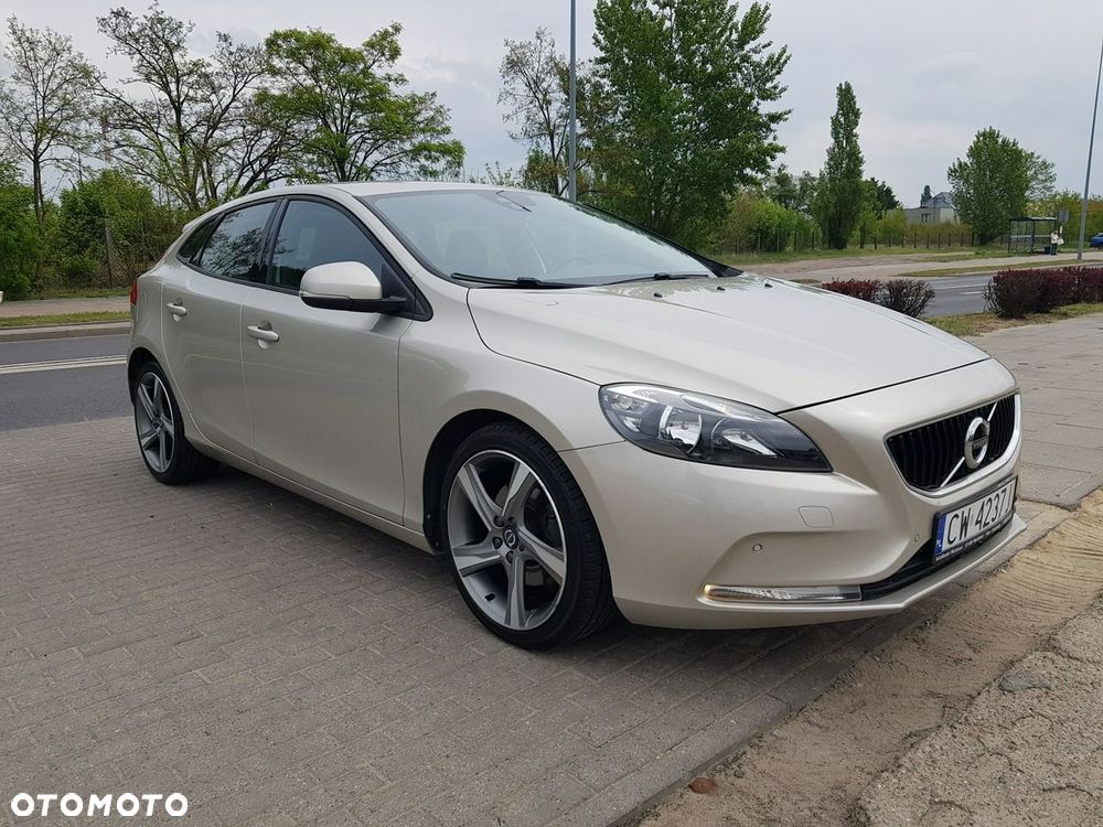 Volvo V40 T2 Momentum - 3