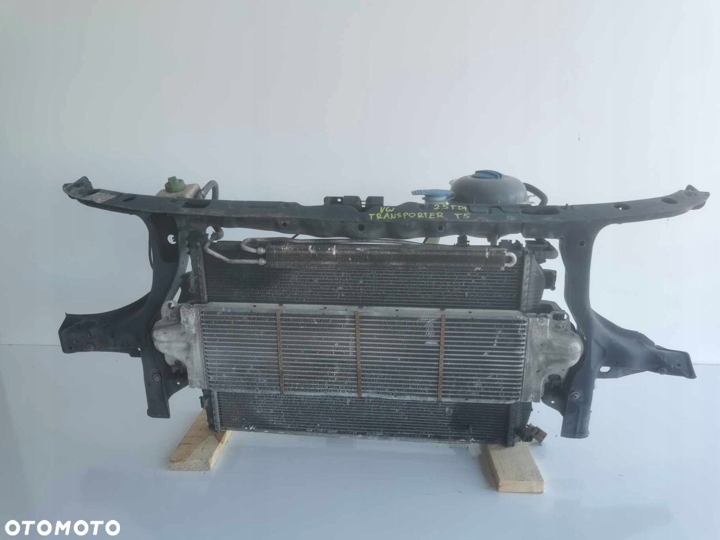 PAS PRZEDNI CHŁODNICA VW TRANSPORTER T5 2.5 TDI - 3