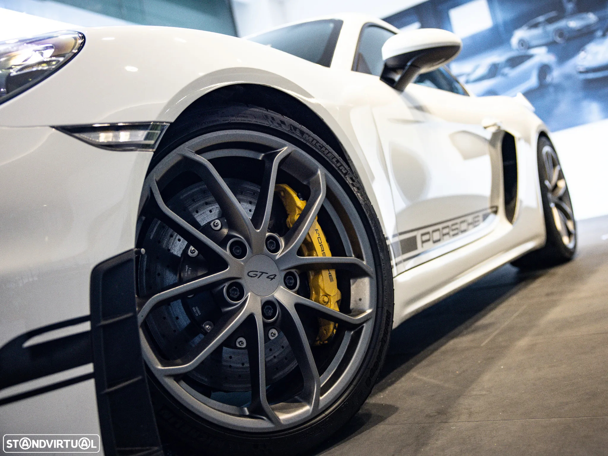 Porsche 718 Cayman GT4 - 15