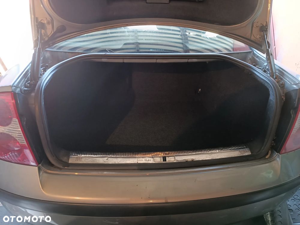 Volkswagen Passat 2.0 Comfortline - 26