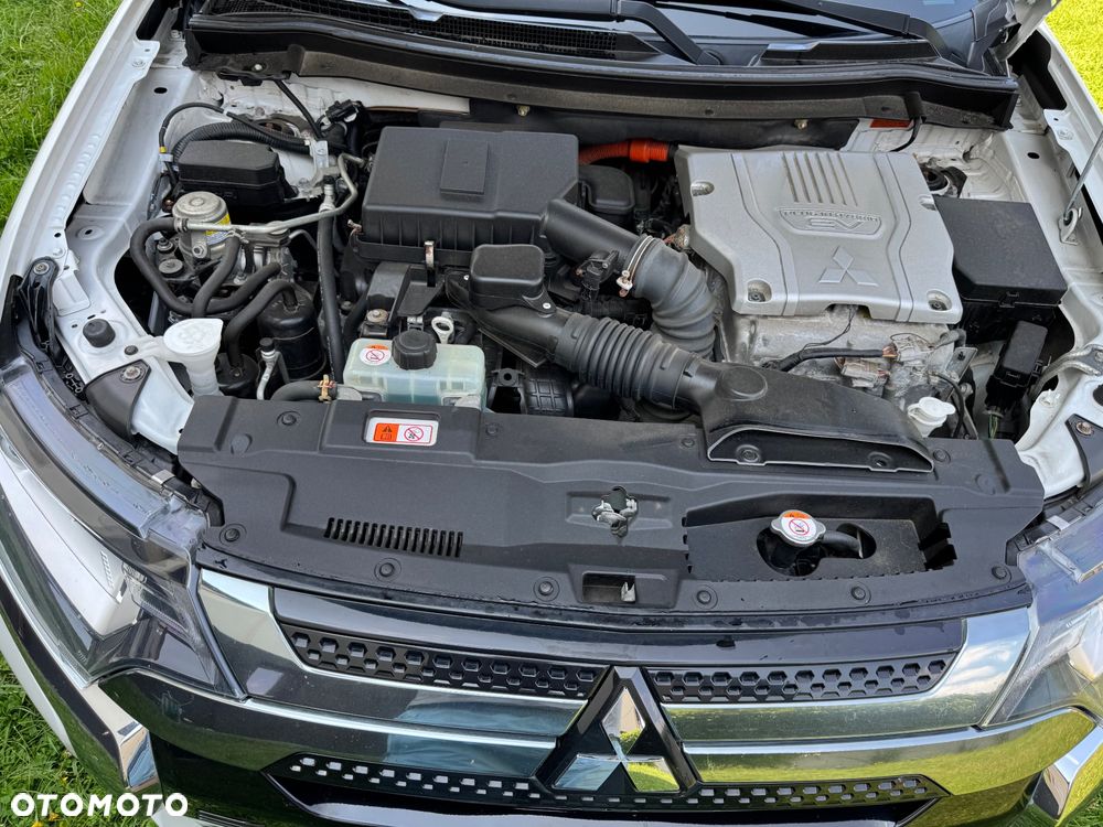 Mitsubishi Outlander - 16