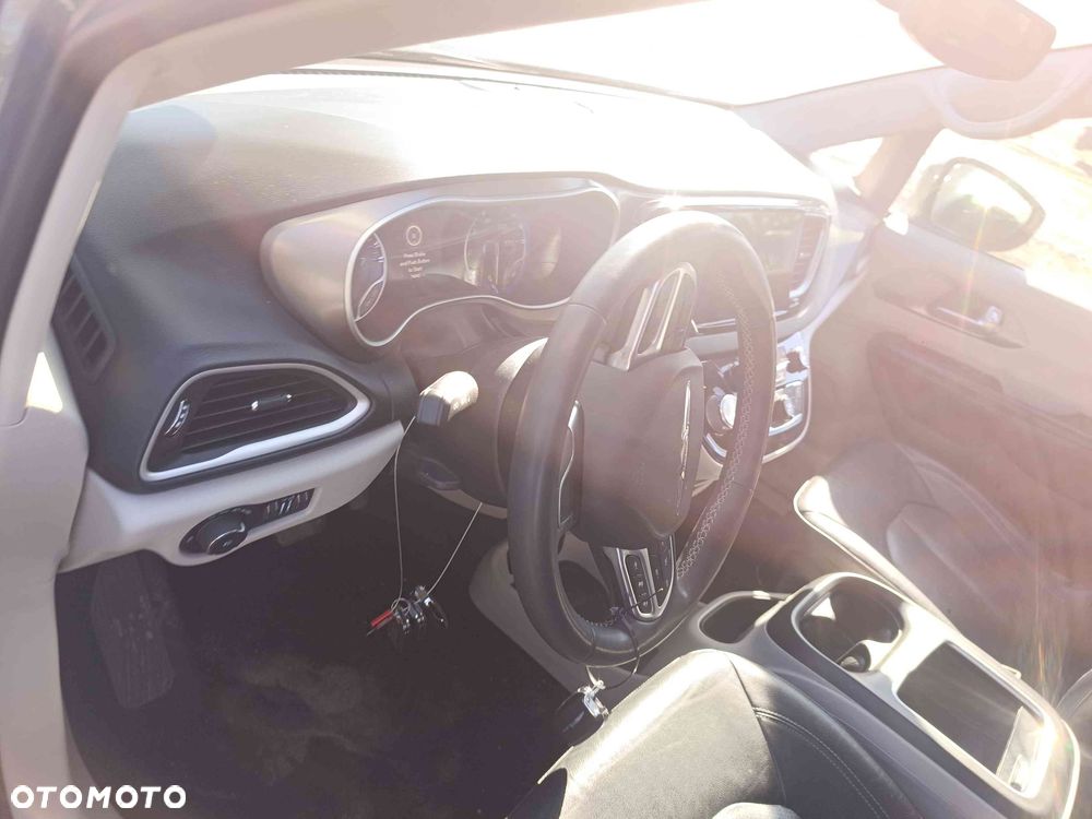 Chrysler Pacifica - 31