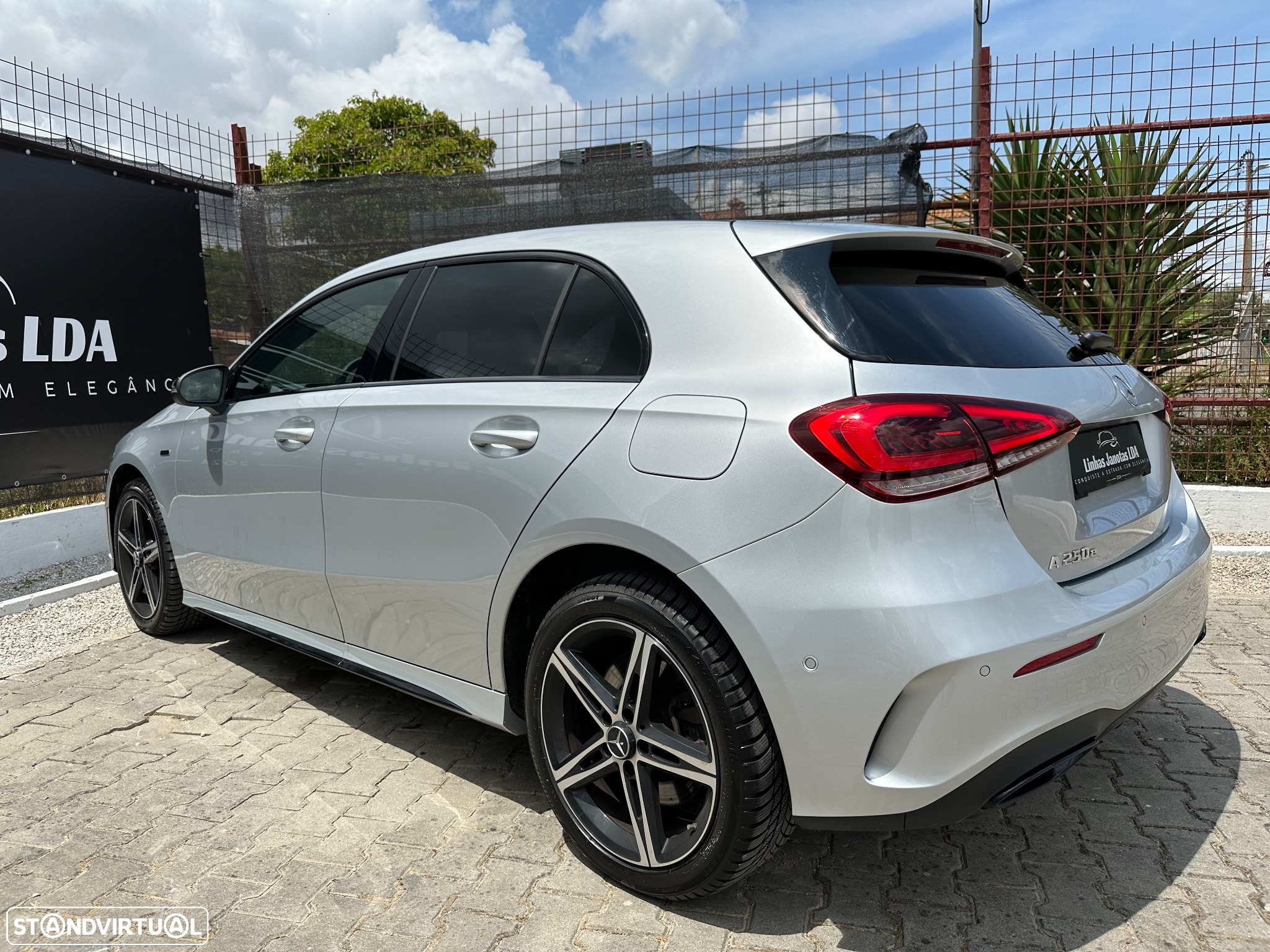 Mercedes-Benz A 250 e AMG Line - 2