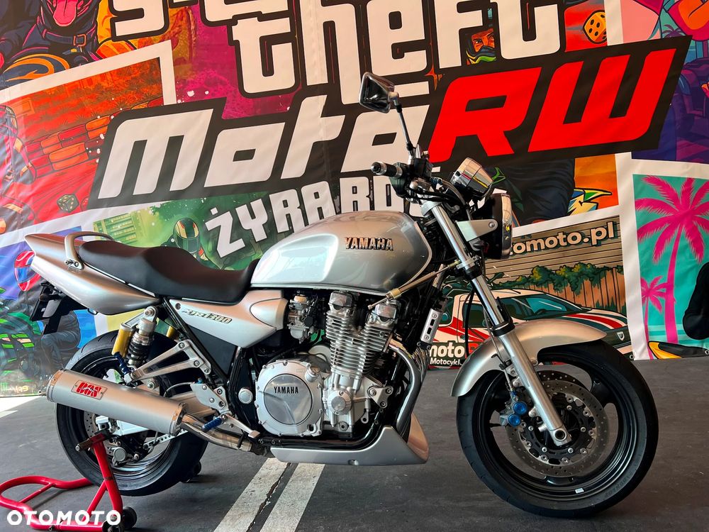 Yamaha XJR - 4