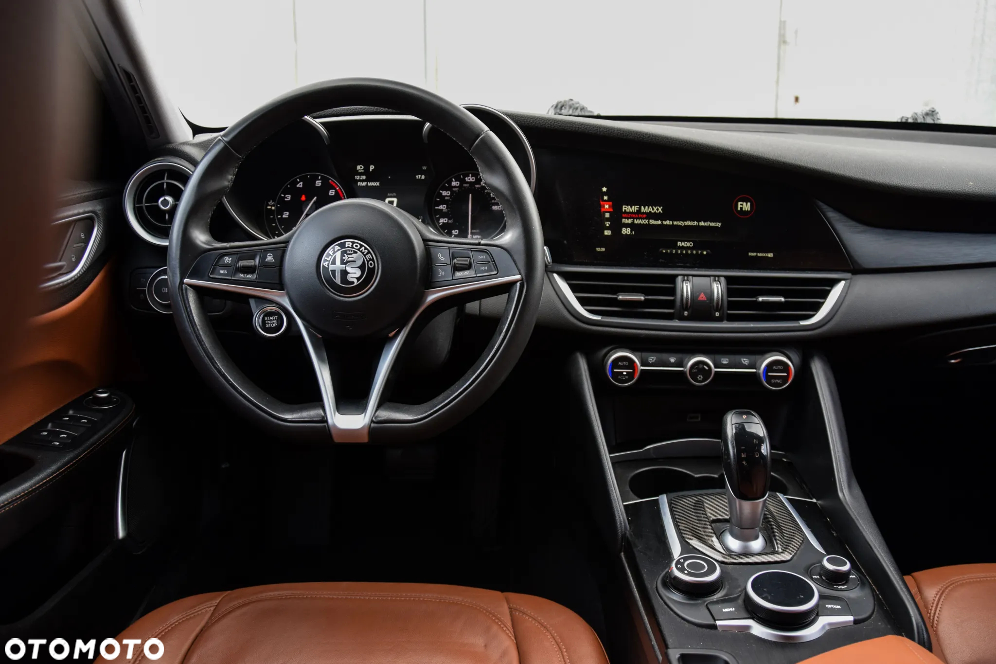 Alfa Romeo Giulia 2.0 Turbo 16V AT8-Q4 Estrema - 9