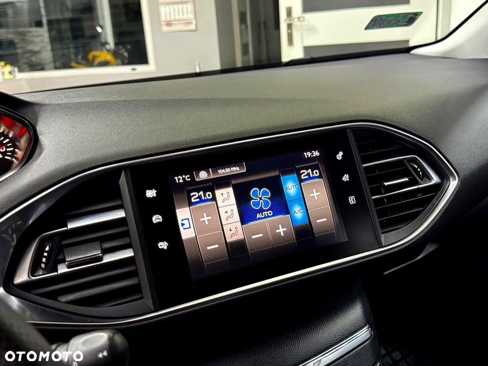 Peugeot 308 1.6 BlueHDi Allure S&S - 25