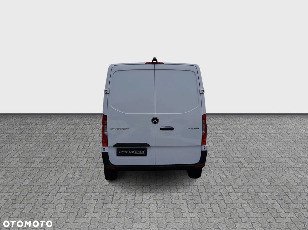Mercedes-Benz Sprinter - 4