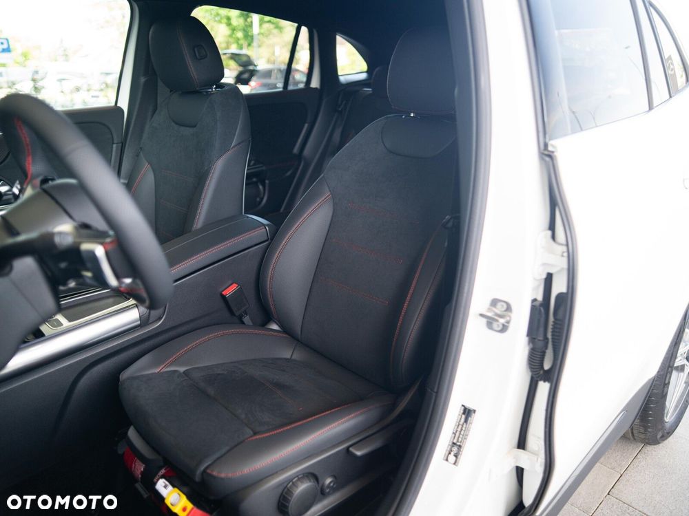 Mercedes-Benz GLA - 9