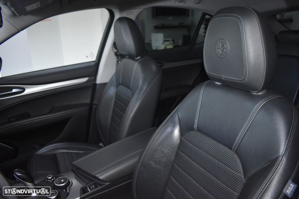 Alfa Romeo Stelvio 2.2 D Super AT8 Q4 - 19