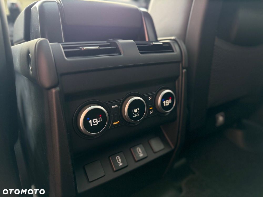 Land Rover Defender - 19