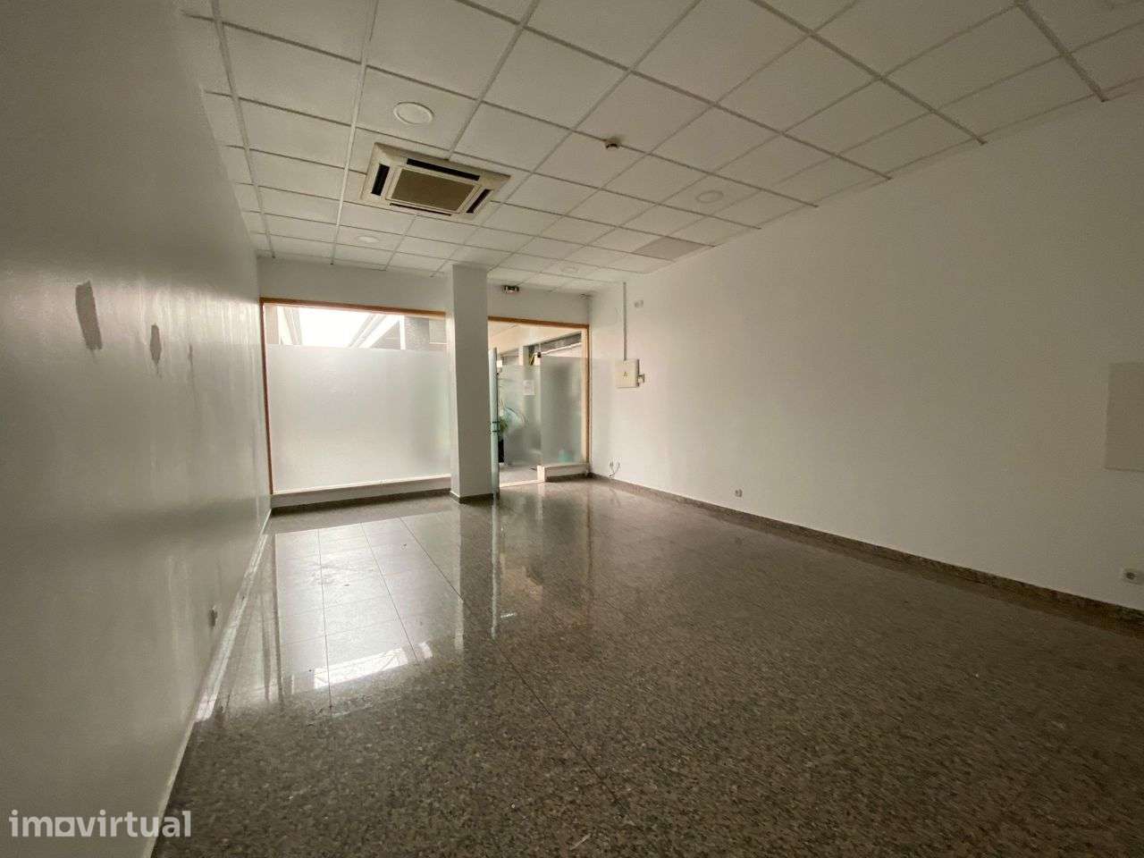 Espaço de comércio com Ar condicionado - Grande imagem: 2/3