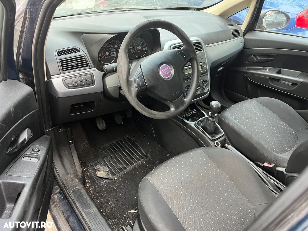 Dezmembrez Fiat Punto 2007 benzina albastru 4 usi - 6