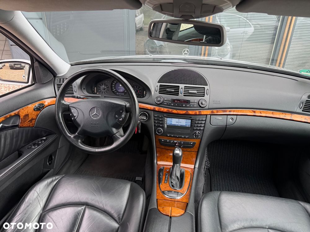 Mercedes-Benz Klasa E 500 7G-TRONIC Elegance - 16
