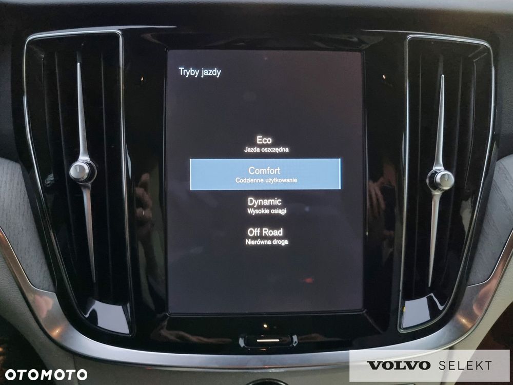 Volvo V60 Cross Country - 25