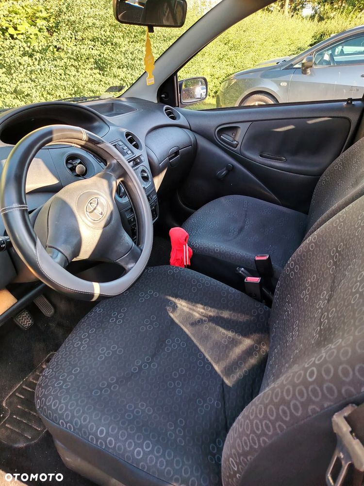 Toyota Yaris 1.0 Base - 6