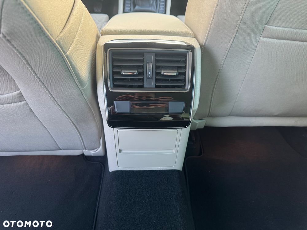 Skoda Superb 2.0 TDI Premium Edition - 17
