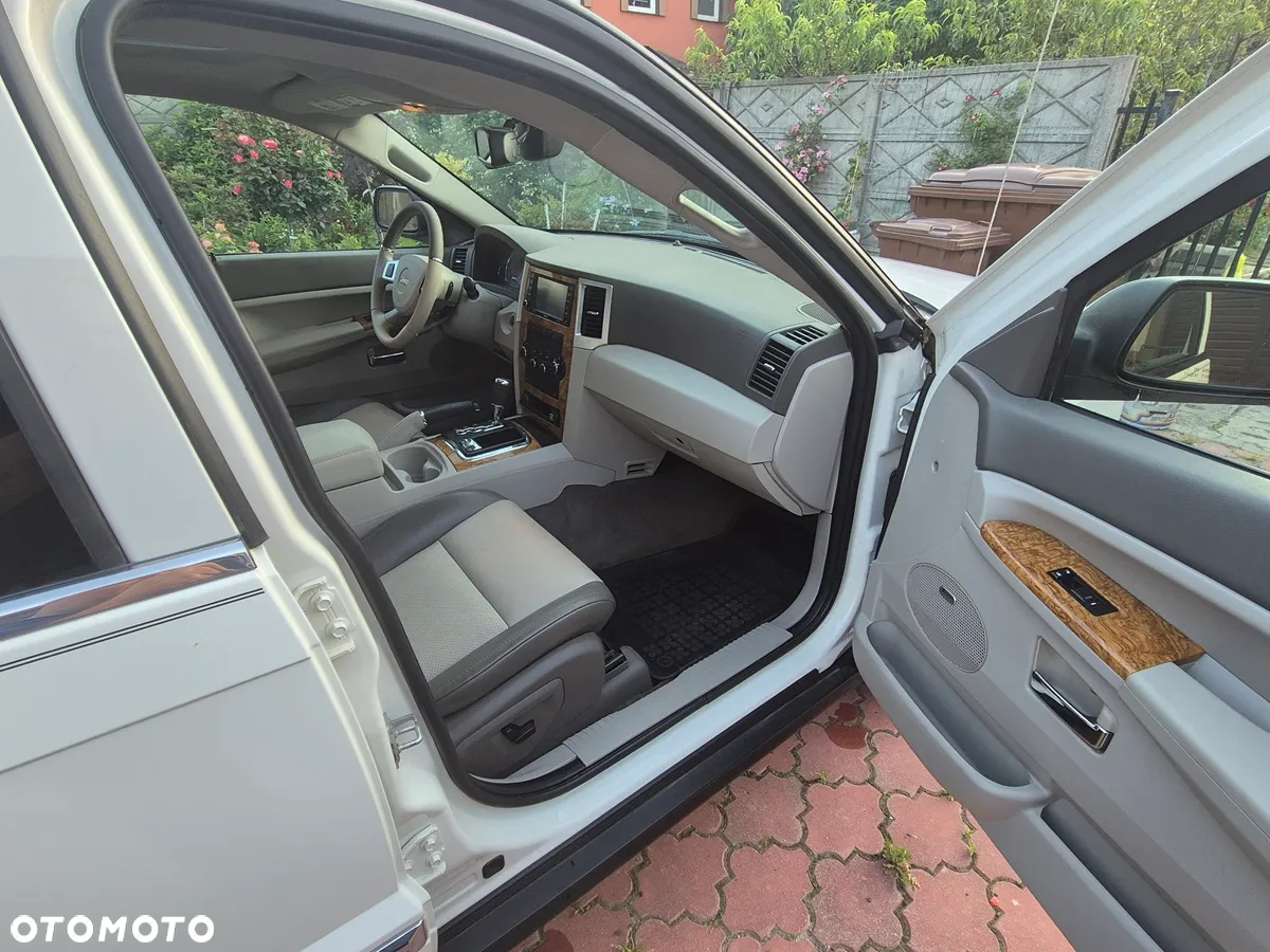 Jeep Grand Cherokee - 13