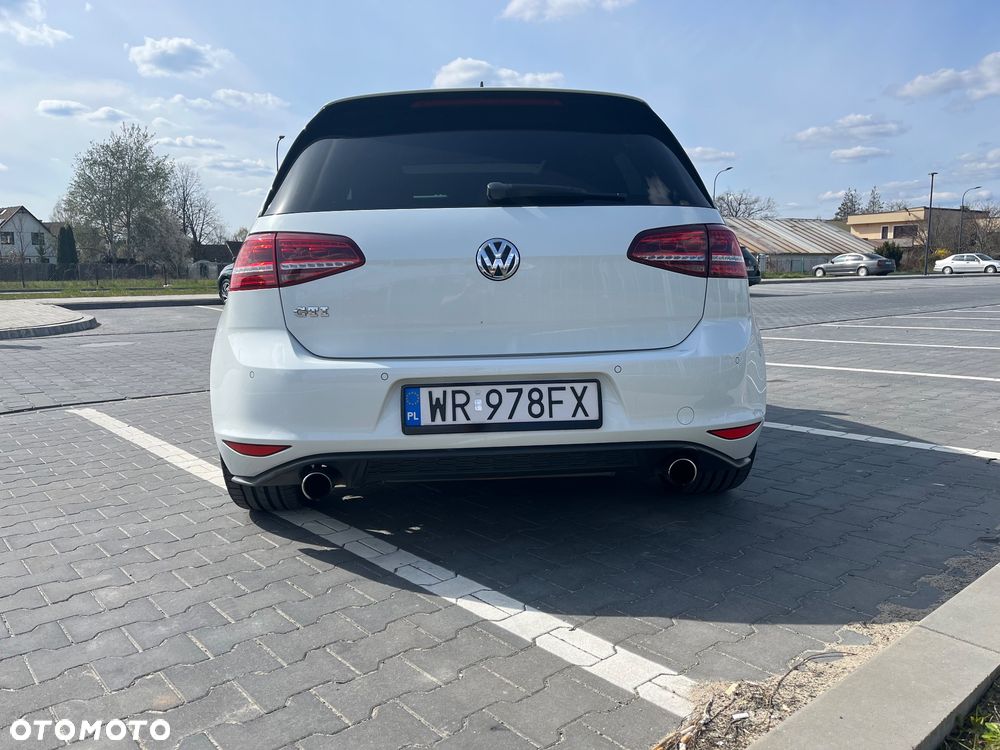 Volkswagen Golf - 8