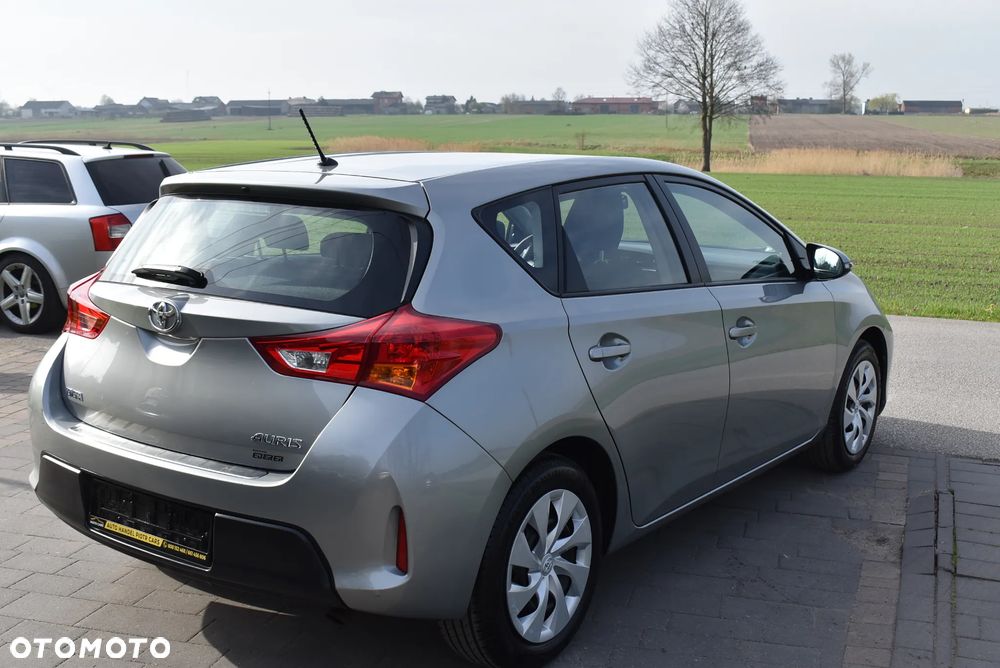 Toyota Auris - 13
