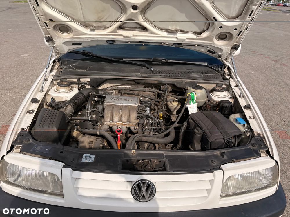 Volkswagen Vento 1.6 CL - 8