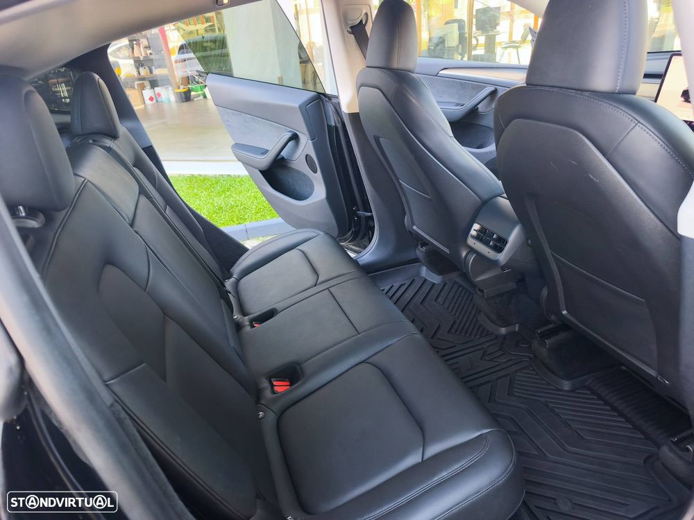 Tesla Model Y Performance Dual Motor AWD - 11