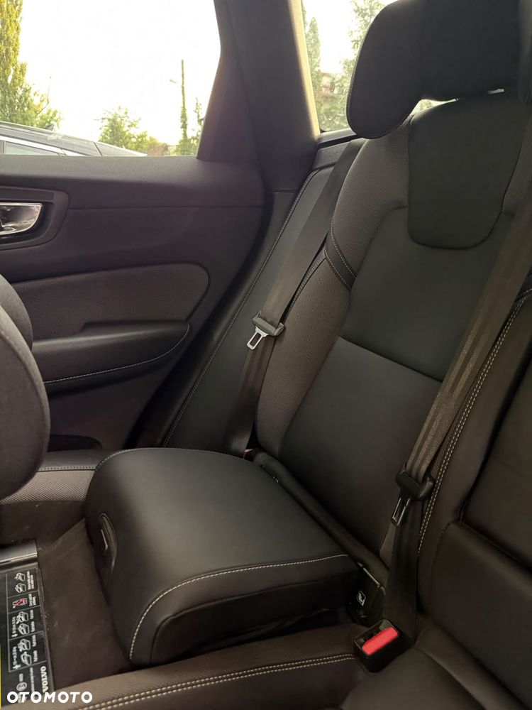 Volvo XC 60 B4 B Plus Dark - 14