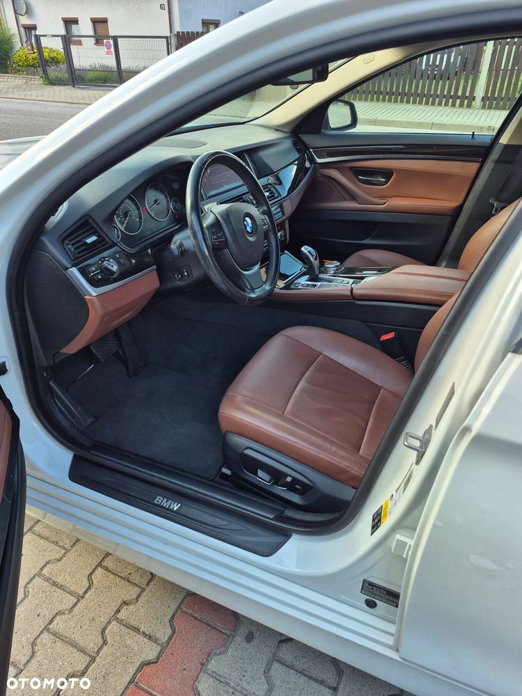 BMW Seria 5 528i xDrive - 7