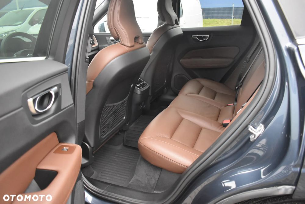 Volvo XC 60 B5 B AWD Inscription - 12