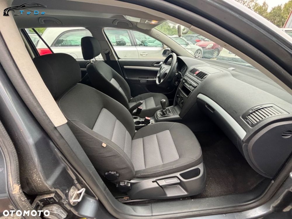 Skoda Octavia 1.6 Ambiente - 17