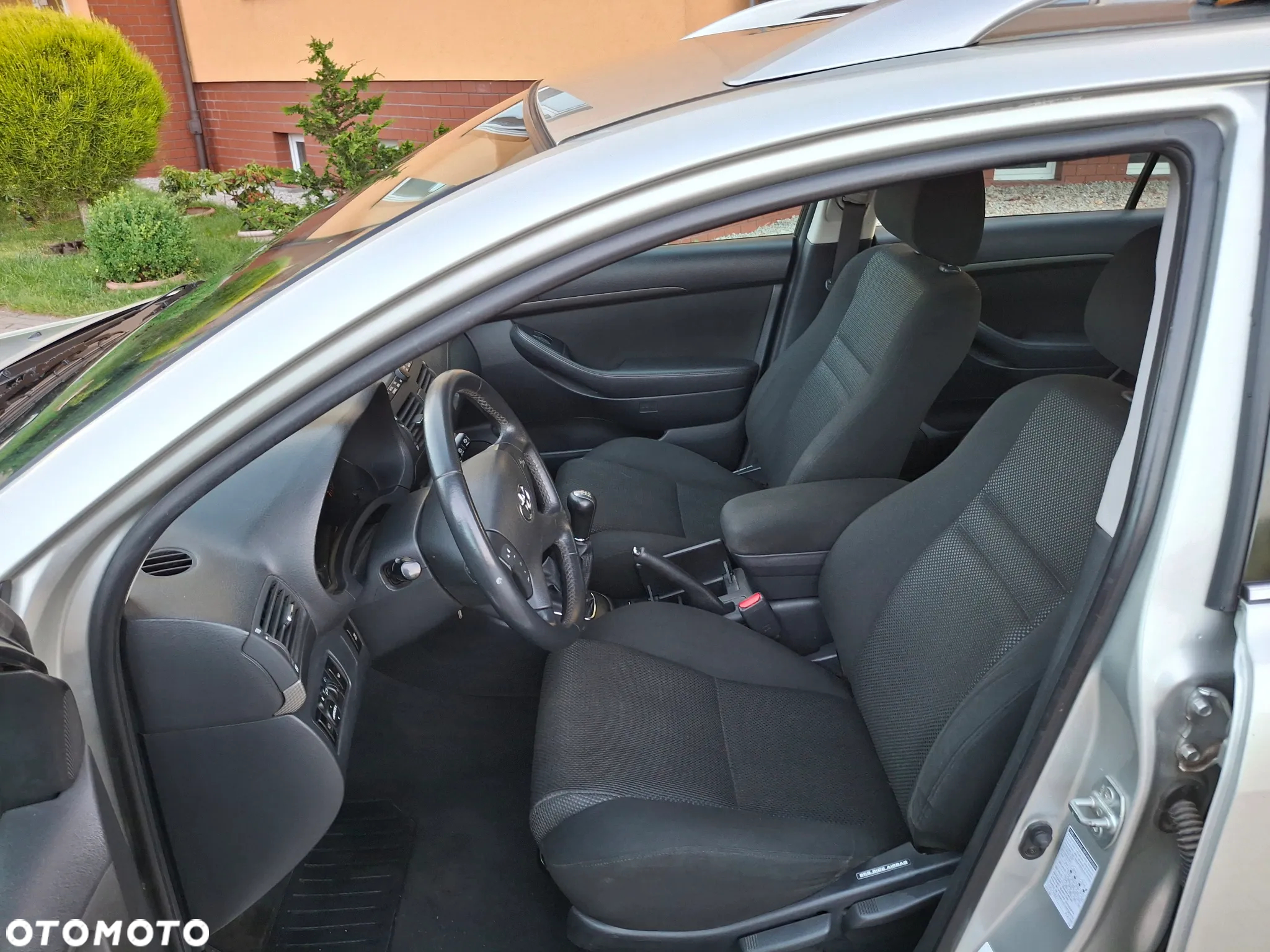 Toyota Avensis 1.8 VVT-i Combi Executive - 21