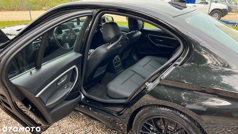 BMW Seria 3 330i Sport Line - 22