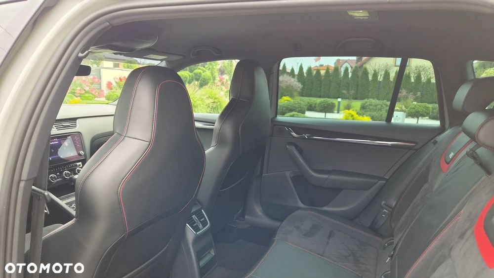 Skoda Octavia 2.0 TDI DSG RS - 22