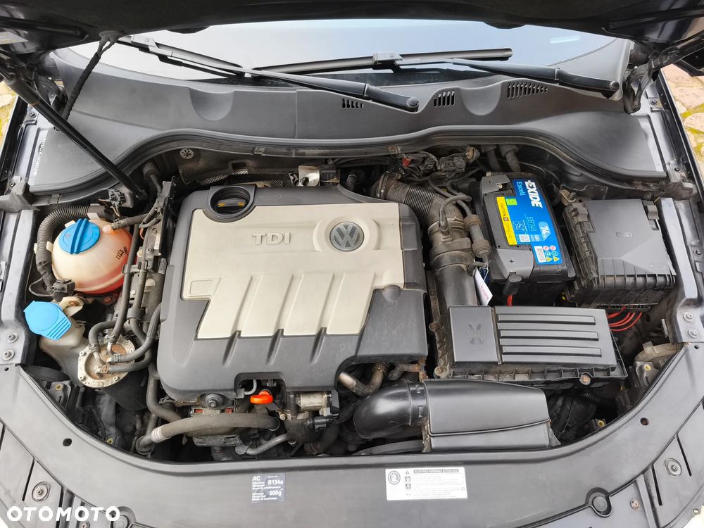 Volkswagen Passat 2.0 TDI DPF Highline - 12