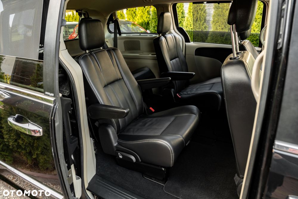 Lancia Voyager 3.6 Platinum - 24