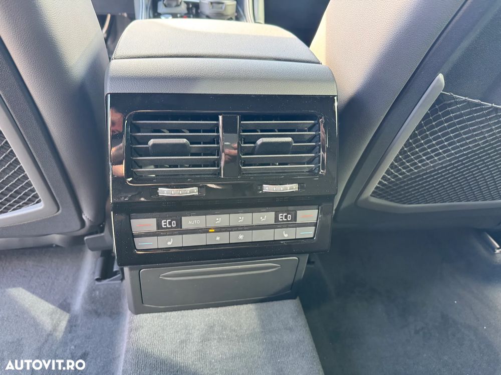 VOLKSWAGEN Touareg 2026 — imagine 12