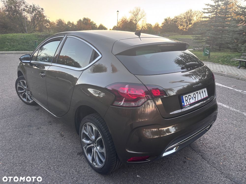 Citroën DS4 e-HDi 110 EGS6 SoChic - 26