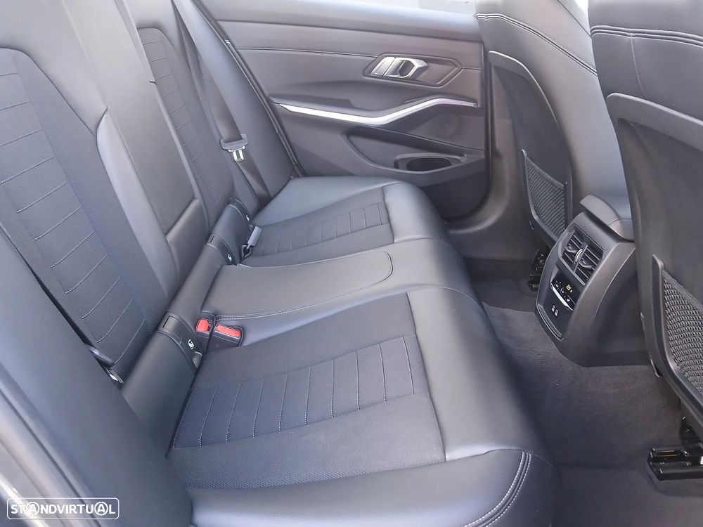 BMW 318 d Line Sport Auto - 30