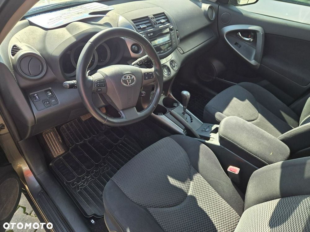 Toyota RAV4 - 7