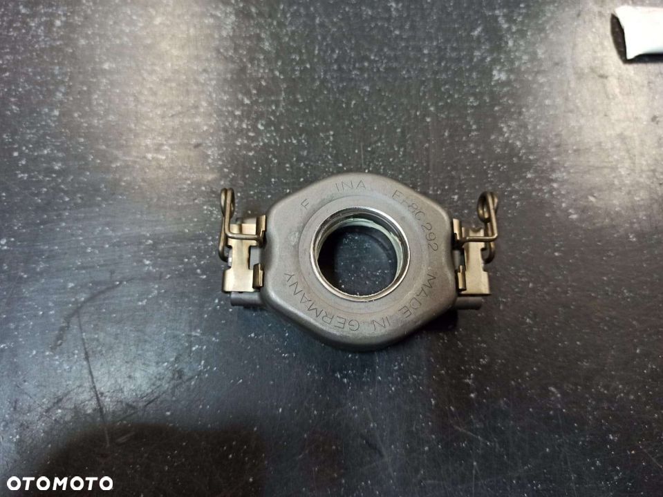 ZESTAW SPRZĘGŁA  z łożyskiem  AUDI 80 B1, B2, COUPE  VW PASSAT B1, B2, SANTANA 1.3-1.8 05.72-03.88 - 2